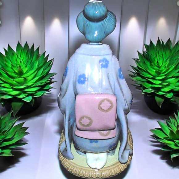 Retired Lladró August Moon or Geisha Japanese Girl Serving Tea #5122 - Picture 10 of 16